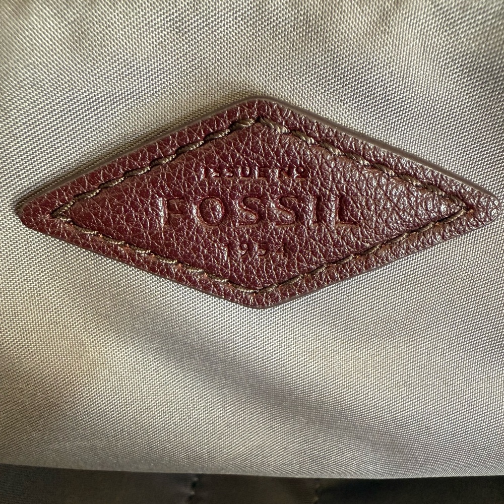 Fossil suede bag. Beautiful burgundy color and only carried a couple of times. 🩷 - Picture 6 of 6